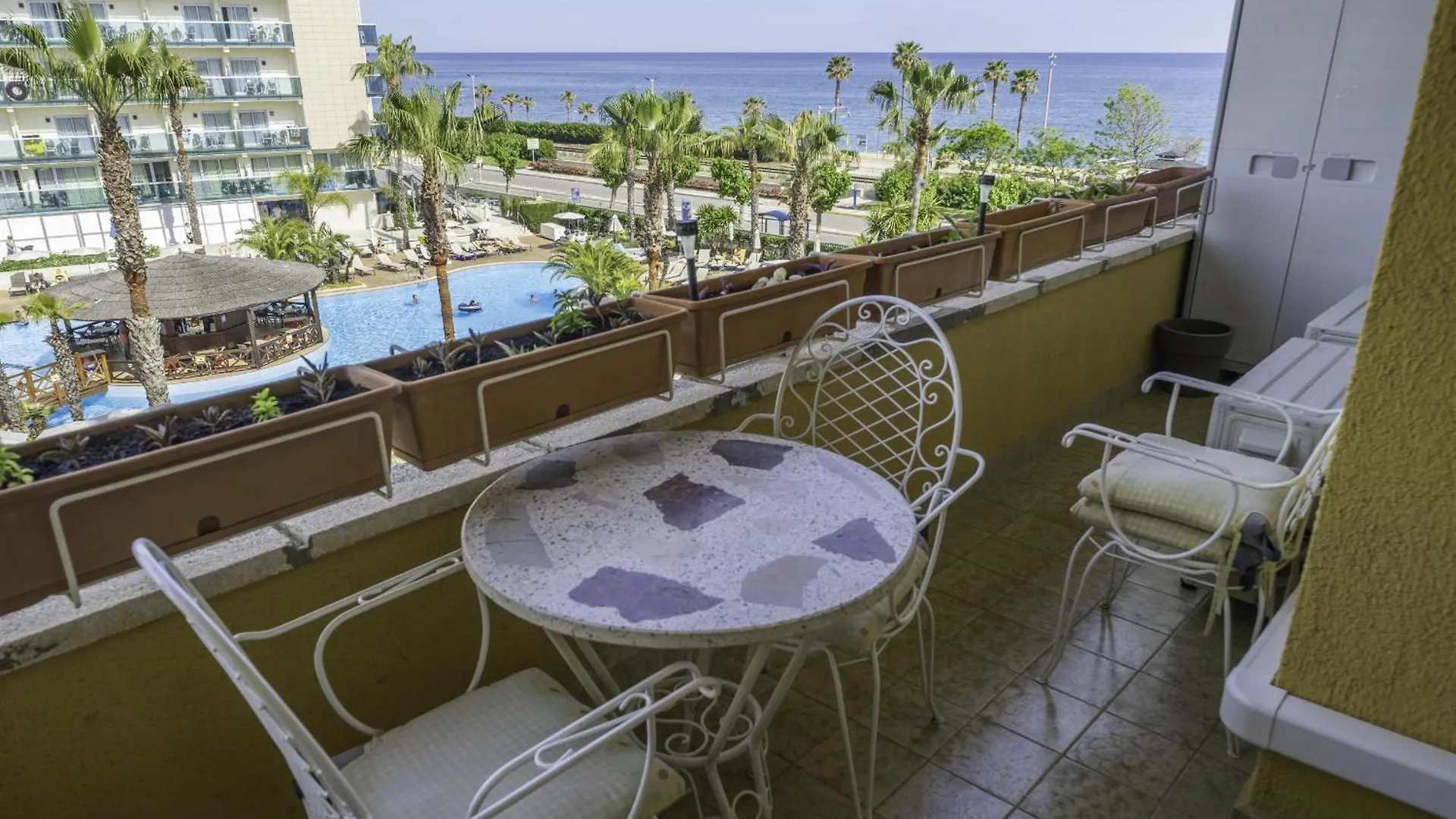Homeholidayrentals Singular - Costa Barcelona Pineda de Mar