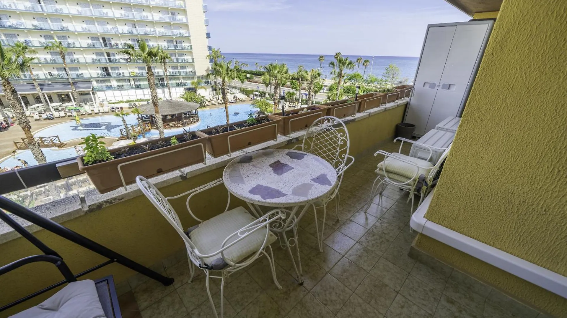 Homeholidayrentals Singular - Costa Barcelona Pineda de Mar Apartament
